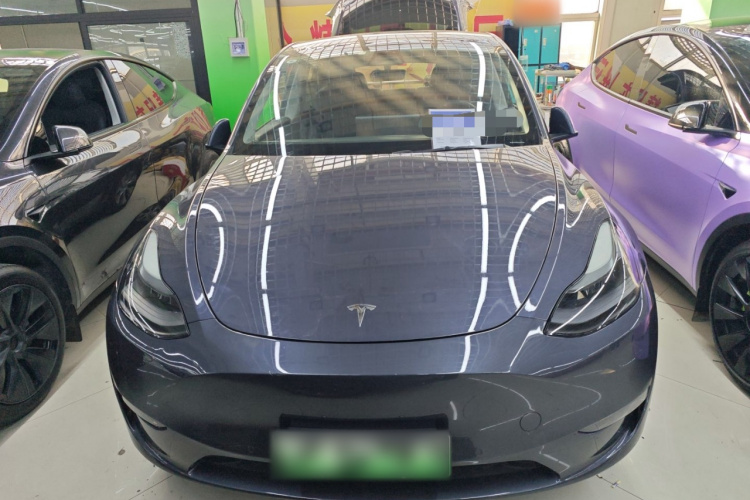 特斯拉 Model Y 2021款 长续航全轮驱动版车身外观2