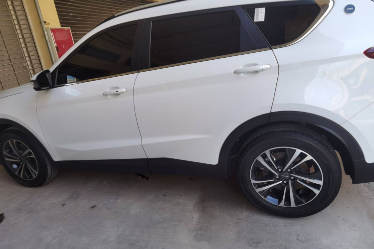 捷途X70 2024款 1.5T DCT跃享版 5座车身外观4