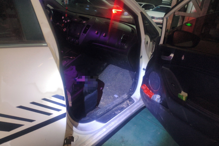 起亚K3 2015款 1.6L 自动GLS局部细节9005