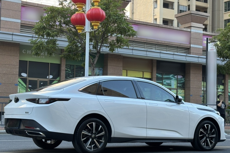 长安 逸动 2024款 1.5T GDI自动 尊贵型车身外观6004