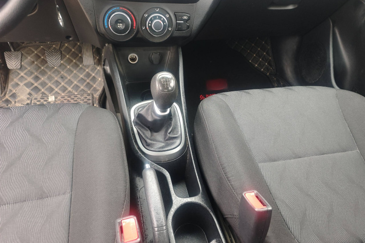 起亚K2 2012款 三厢 1.4L MT GLS纪念版局部细节18