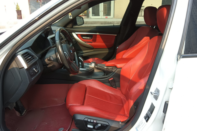 宝马3系 2019款 320i M运动曜夜版局部细节19