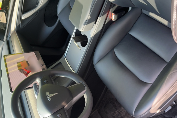 特斯拉 Model Y 2022款 改款 后轮驱动版中控内饰7001