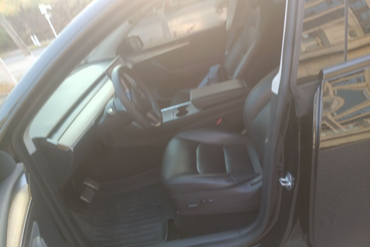 特斯拉 Model Y 2021款 标准续航后驱版中控内饰19