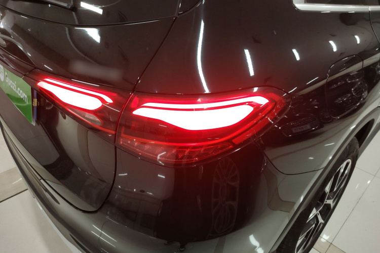 奔驰GLC 2023款 改款 GLC 260 L 4MATIC 动感型 5座车身外观9