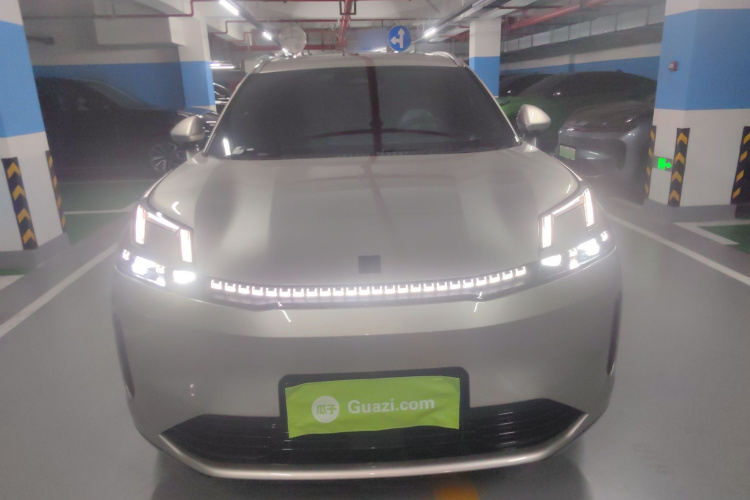 领克08 EM-P 2025款 120km 长续航Halo车身外观2