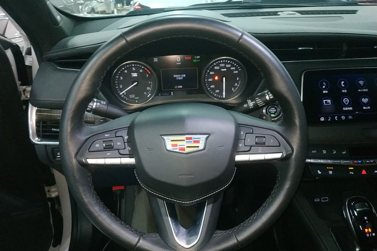 凯迪拉克XT4 2021款 28T 四驱铂金版中控内饰13