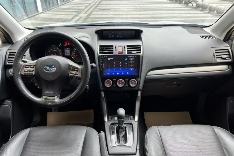 斯巴鲁 森林人 2013款 2.5i 自动豪华版中控内饰12