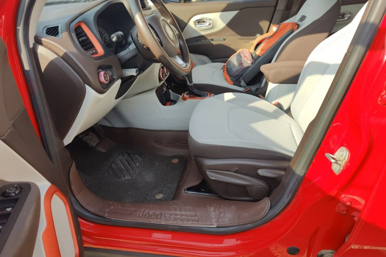 Jeep 自由侠 2016款 1.4T 自动劲能版+中控内饰19