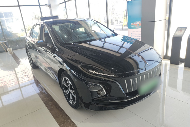 红旗E-QM5 2022款 431km 充电乐享版车身外观3