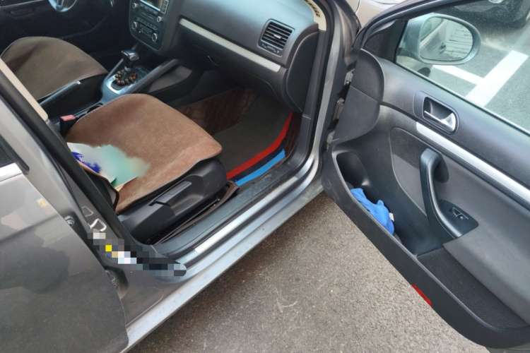 大众 速腾 2011款 1.4TSI 自动技术型局部细节9005