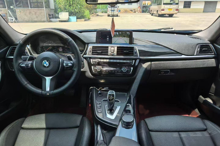 宝马3系 2019款 320Li M豪华套装中控内饰7002