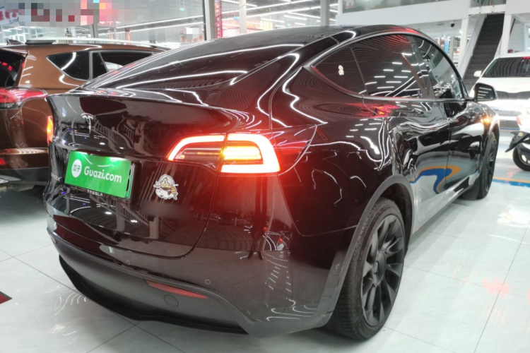 特斯拉 Model Y 2022款 改款 长续航全轮驱动版车身外观7