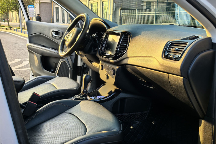 Jeep 指南者 2020款 220T 自动精英版中控内饰7001