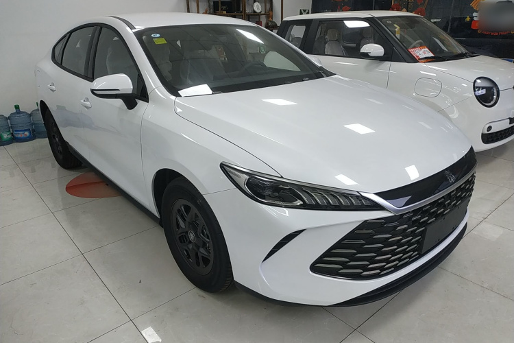 比亚迪 秦PLUS 2025款 DM-i 智驾版 55KM领先型车身外观3