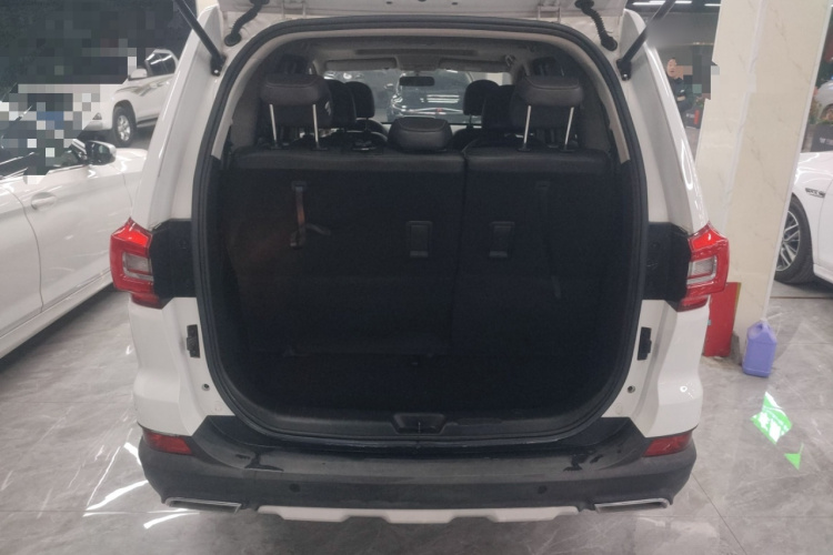 东风风行 风行SX6 2019款 1.6L 手动豪华型 国VI机舱底盘23