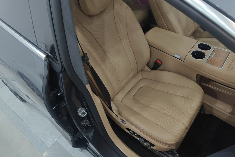 鸿蒙智行 智界R7 2024款 纯电 667km Max局部细节41