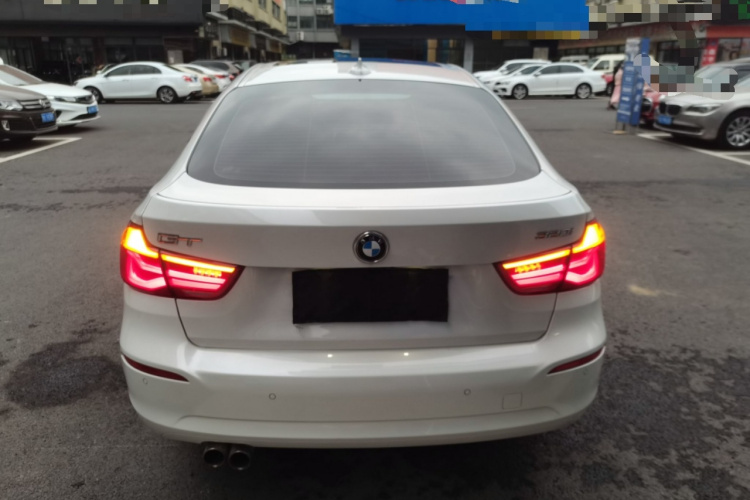 宝马3系GT 2019款 320i 时尚型车身外观6