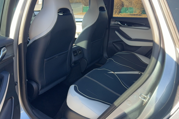 比亚迪 秦PLUS 2021款 DM-i 120KM 旗舰型中控内饰7004