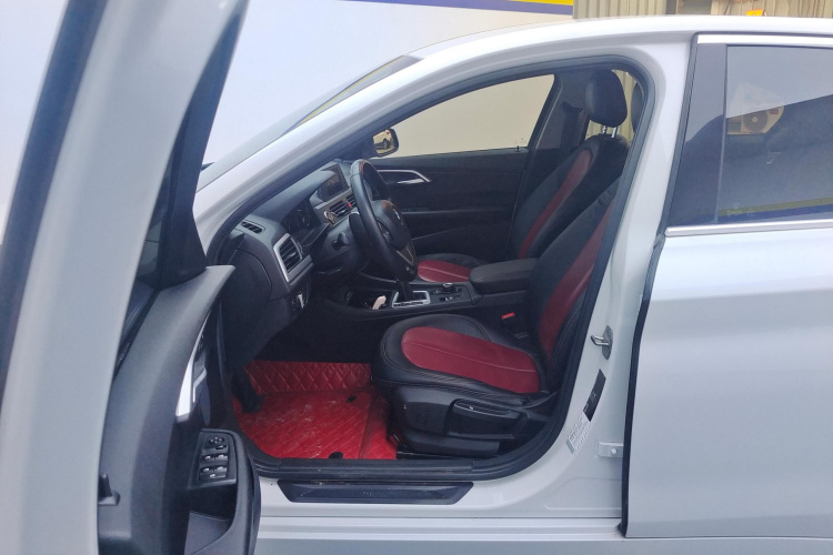 宝马1系 2018款 118i 时尚型中控内饰19