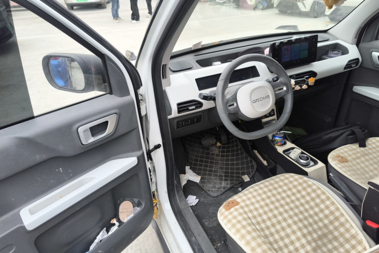 吉利银河 2024款 200km 熊猫卡丁中控内饰20