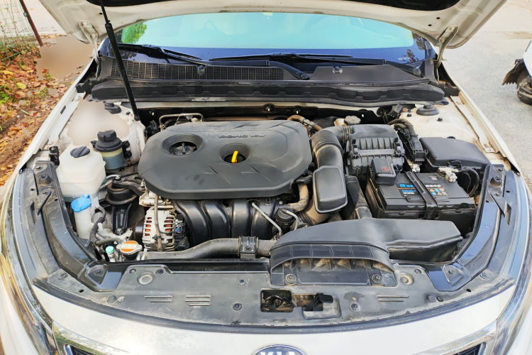 起亚K5 2015款 2.0L 自动GL机舱底盘24