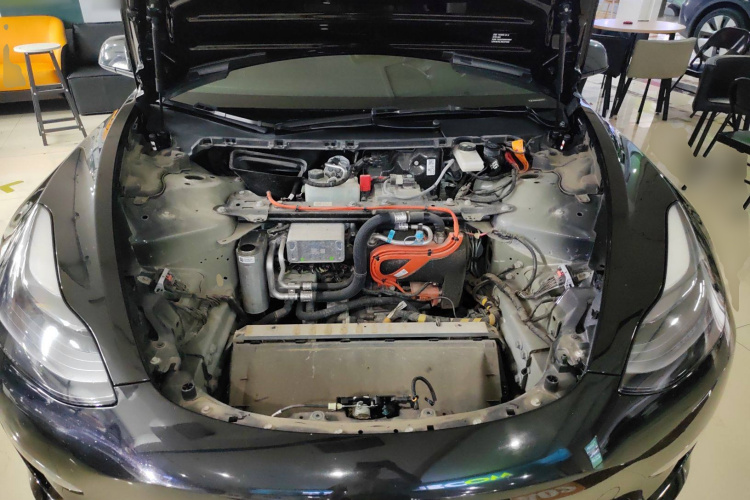 特斯拉 Model 3 2022款 Performance高性能全轮驱动版机舱底盘24