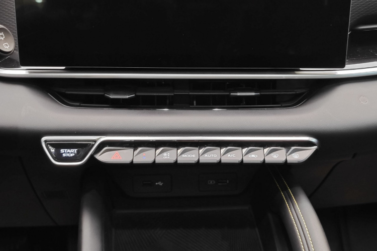 吉利汽车 2025款 缤越L 1.5TD DCT星耀中控内饰7009