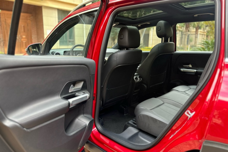 奔驰GLB 2023款 改款 GLB 200 时尚型中控内饰7008