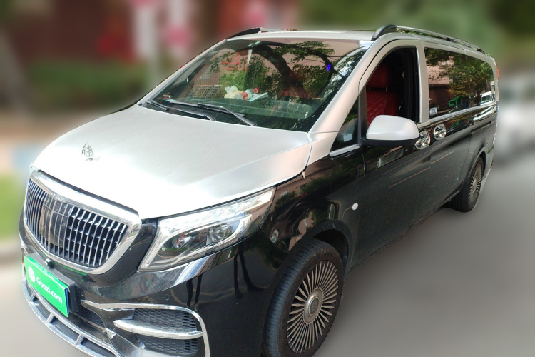 奔驰 威霆 2020款 2.0T 商务版 7座车身外观1