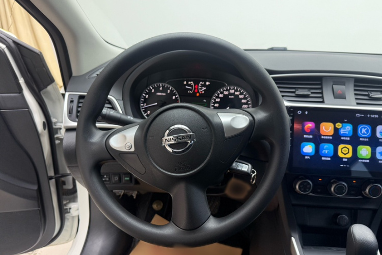 日产 轩逸 2024款 改款 经典 1.6XE CVT舒适版中控内饰7006