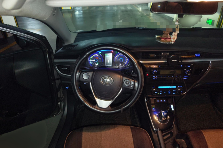 丰田 卡罗拉 2016款 双擎 1.8L E-CVT精英版中控内饰13