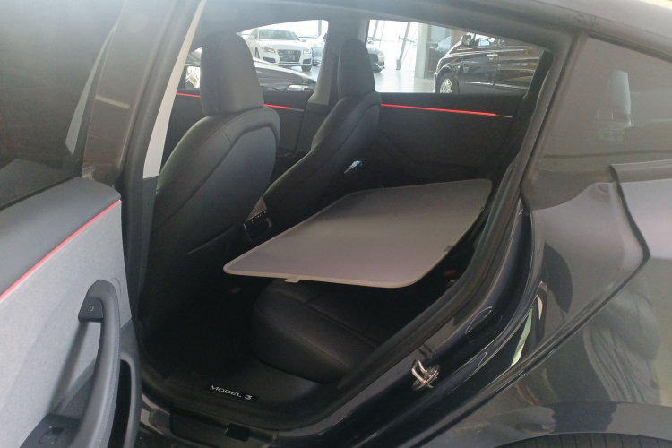 特斯拉 Model 3 2023款 后轮驱动版中控内饰7004