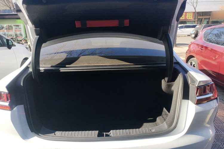 比亚迪 汉 2021款 EV 标准续航版豪华型机舱底盘23