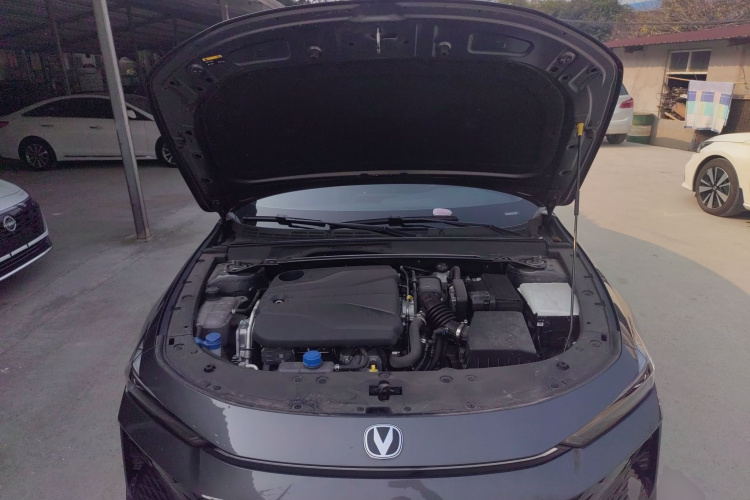 长安UNI-V 2024款 1.5T 尊贵型局部细节24