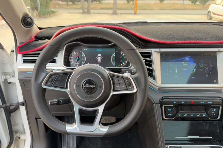 众泰 大迈X7 2018款 2.0T 自动尊贵型中控内饰7005