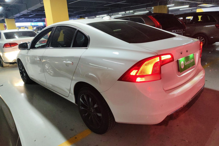 沃尔沃S60 2019款 S60L 改款 T5 智进进阶版车身外观4