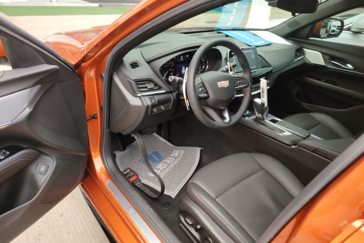 凯迪拉克CT4 2023款 25T 豪华型中控内饰20