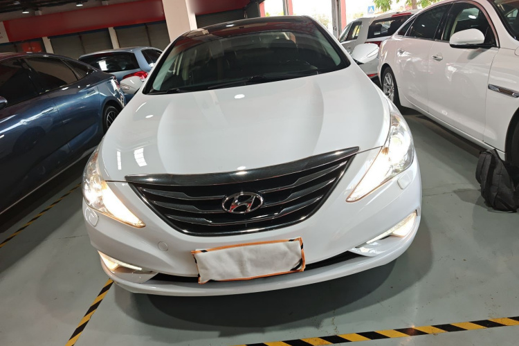 现代 索纳塔 2014款 2.4L 自动豪华版 国IV车身外观2