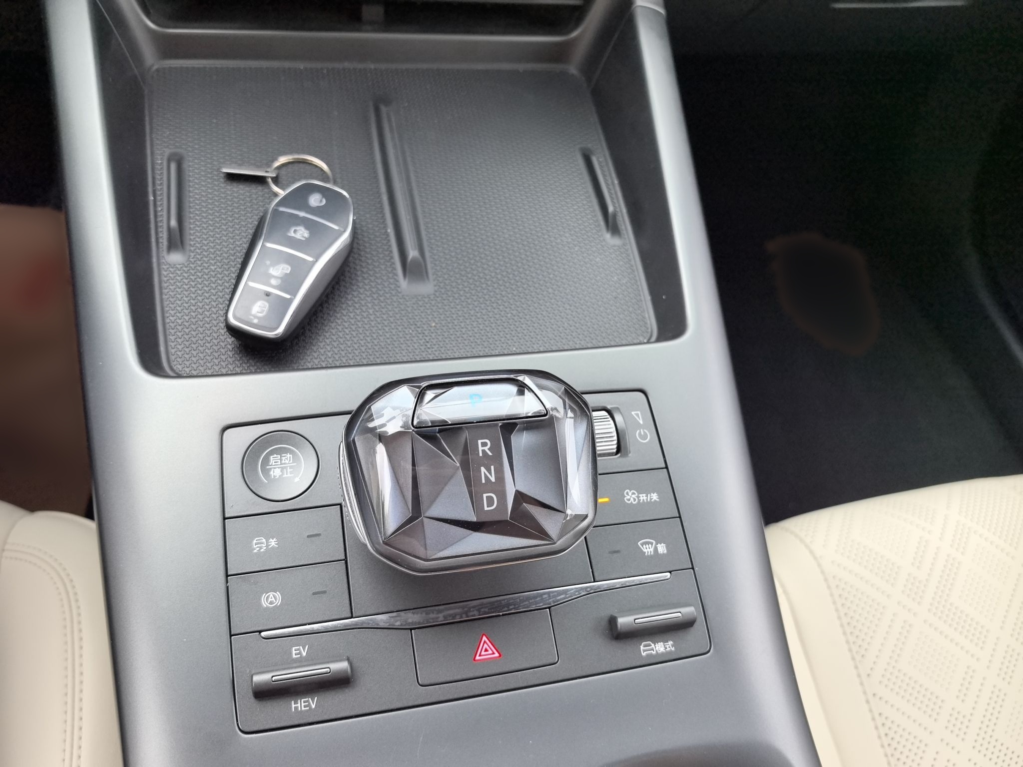 比亚迪 秦PLUS 2025款 DM-i 智驾版 55KM领先型