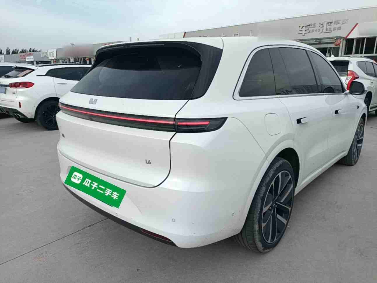 车辆右后45度外观展示