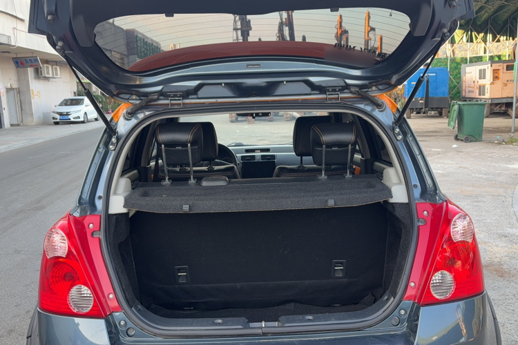 铃木 雨燕 2016款 1.5L 自动时尚型酷玩版局部细节23