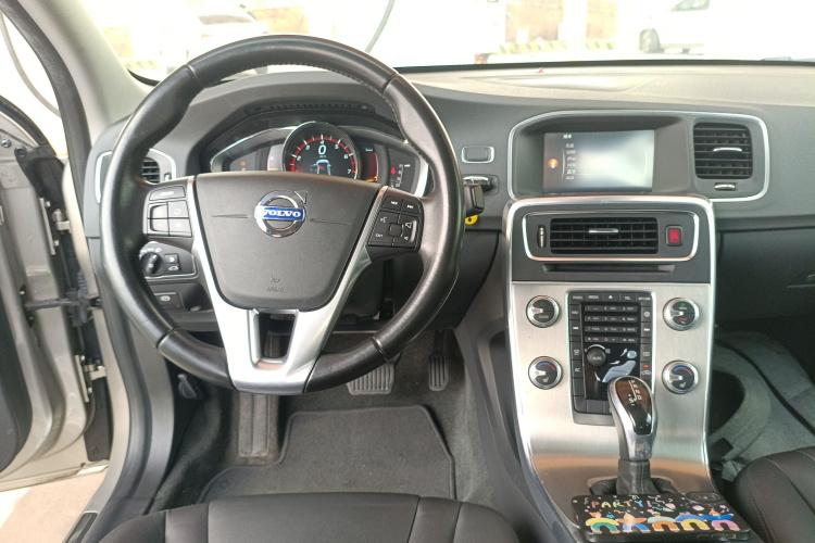 沃尔沃S60 2016款 S60L T4 智远版中控内饰12