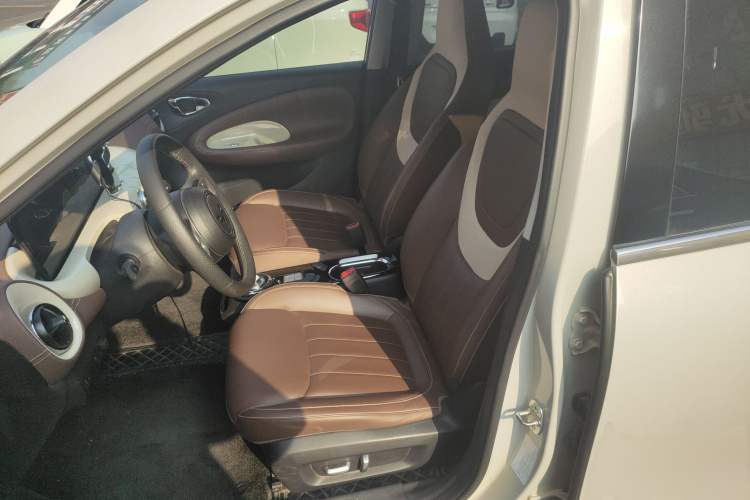 五菱汽车 五菱缤果 2023款 333km 灵犀互联+款中控内饰19