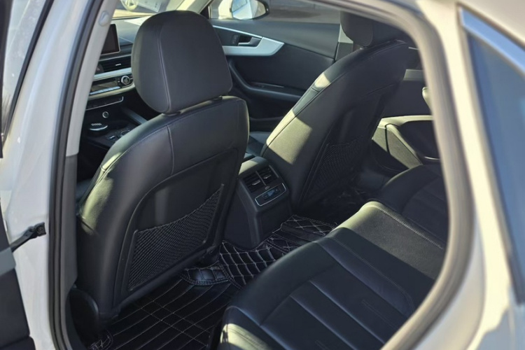 奥迪A4L 2018款 30周年年型 40 TFSI 时尚型车身外观6006