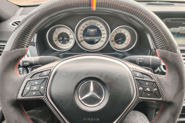 奔驰E级 2015款 改款 E 180 L 运动型中控内饰7004