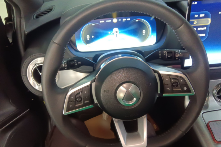 腾势X 2020款 PHEV运动版中控内饰13