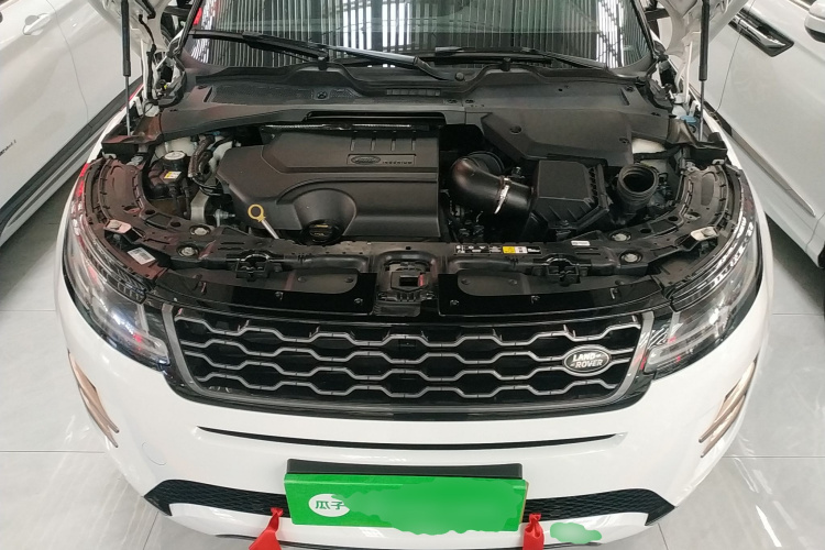 路虎 揽胜极光 2020款 249PS R-DYNAMIC S 运动版机舱底盘24