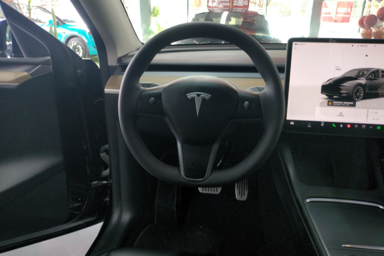 特斯拉 Model Y 2022款 长续航全轮驱动版中控内饰13
