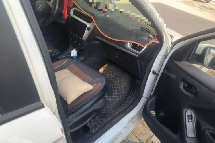 标致301 2016款 1.6L 手动舒适版局部细节9005